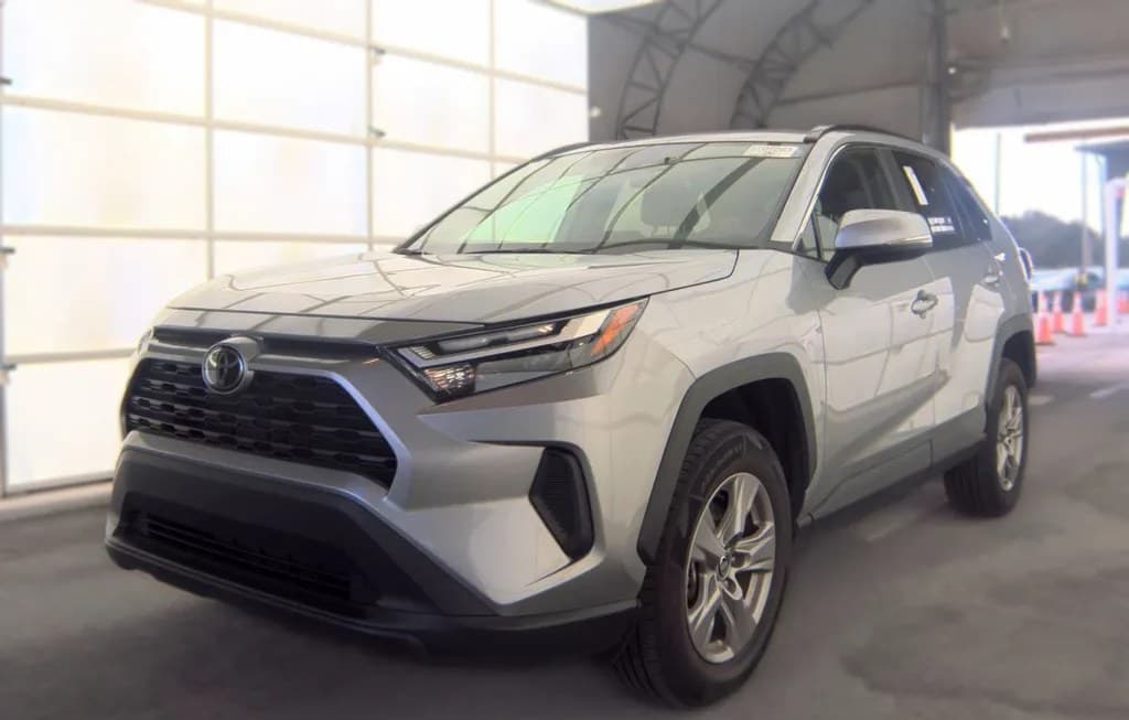 2025 TOYOTA RAV4 XLE