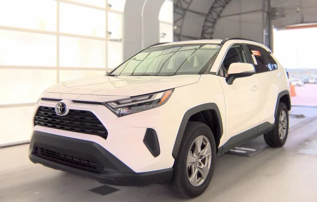 2025 TOYOTA RAV4 XLE