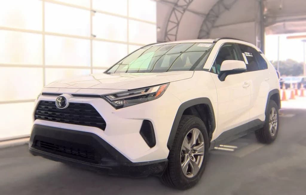2025 TOYOTA RAV4 XLE