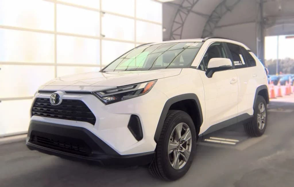 2025 TOYOTA RAV4 XLE