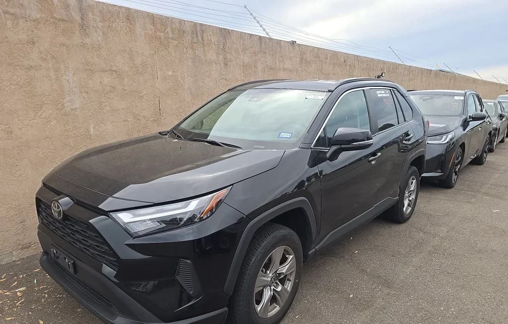2025 TOYOTA RAV4 XLE