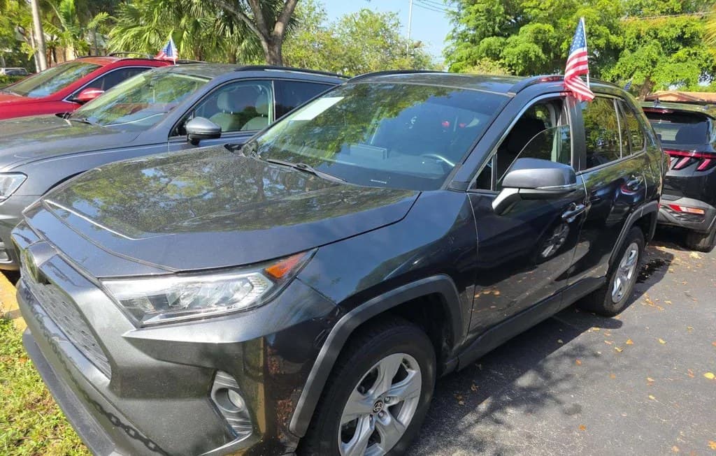 2021 TOYOTA RAV4 XLE