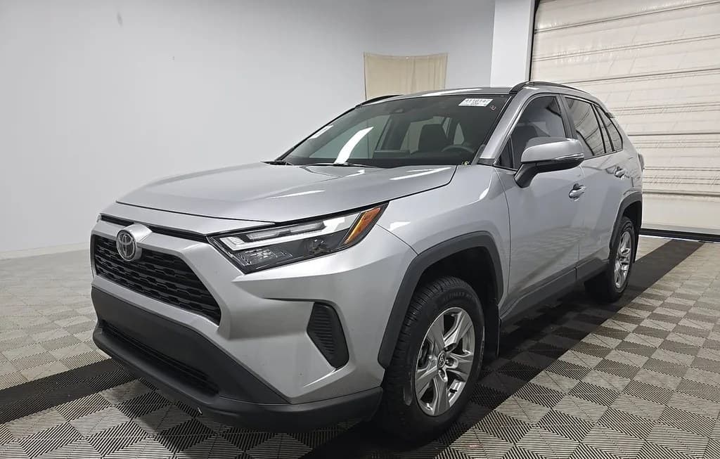 2025 TOYOTA RAV4 XLE
