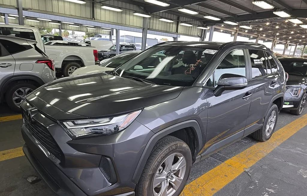 2025 TOYOTA RAV4 XLE