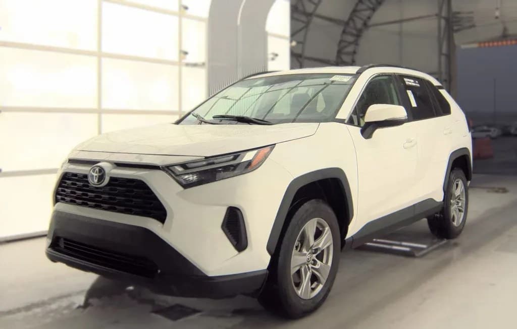 2025 TOYOTA RAV4 XLE