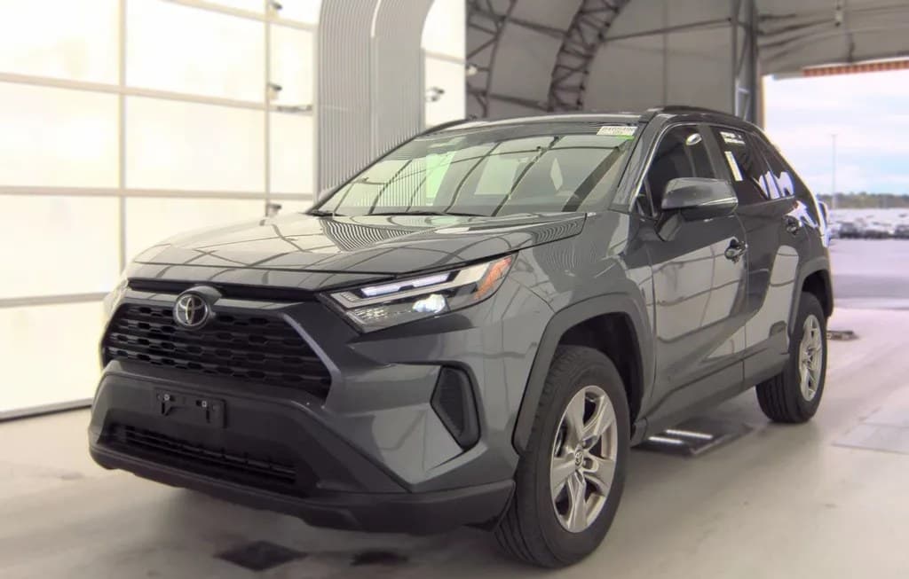 2025 TOYOTA RAV4 XLE