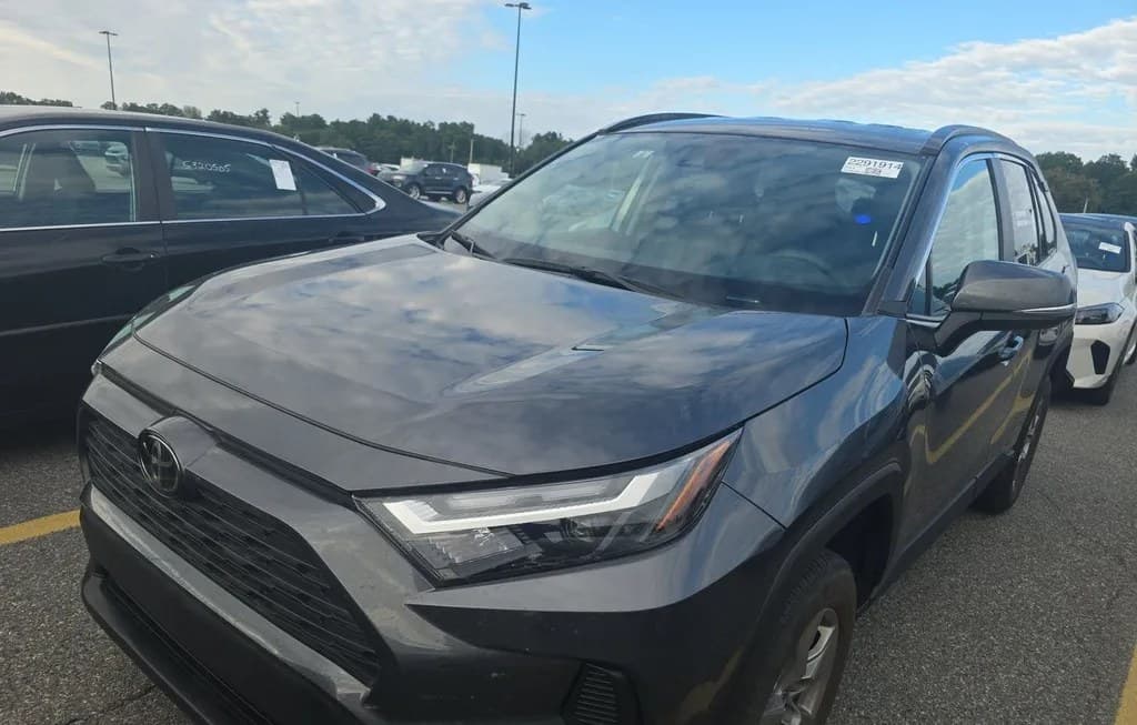 2025 TOYOTA RAV4 XLE