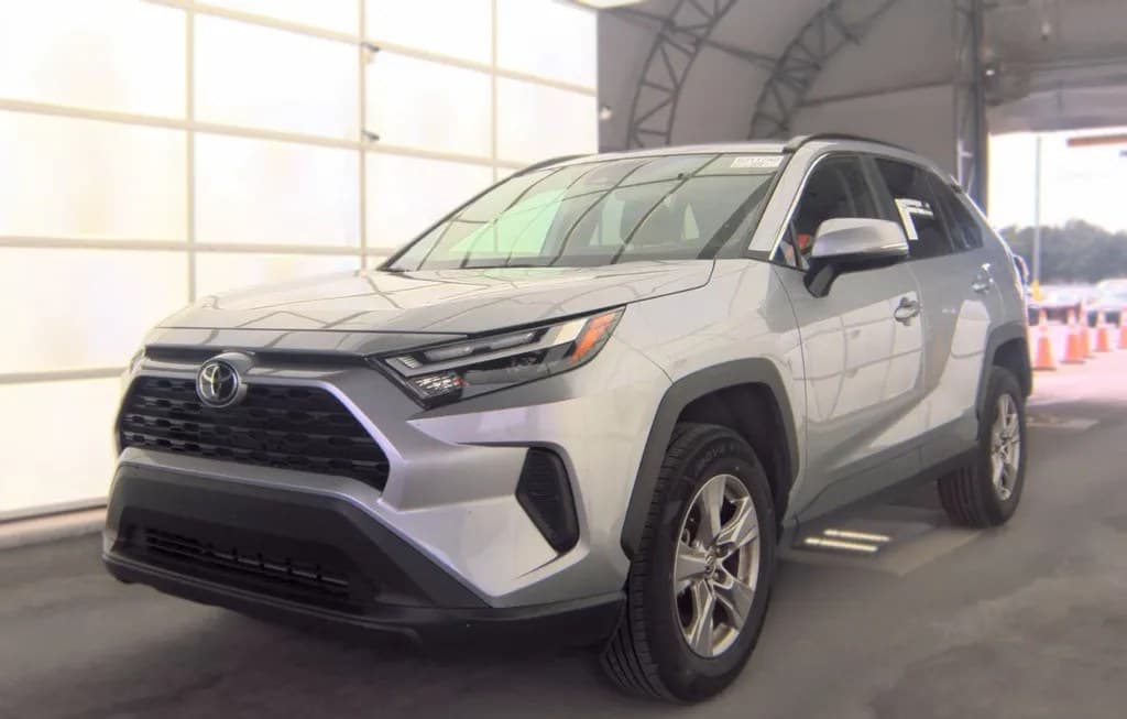 2025 TOYOTA RAV4 XLE