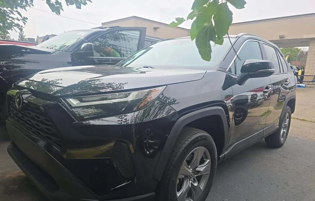 2025 TOYOTA RAV4 XLE