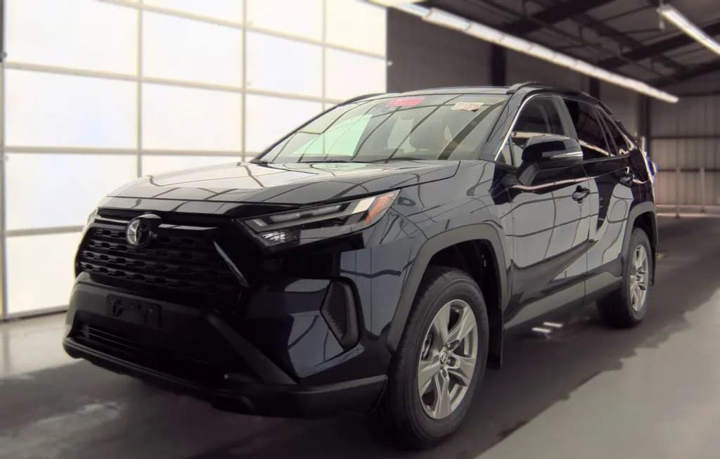 2025 TOYOTA RAV4 XLE