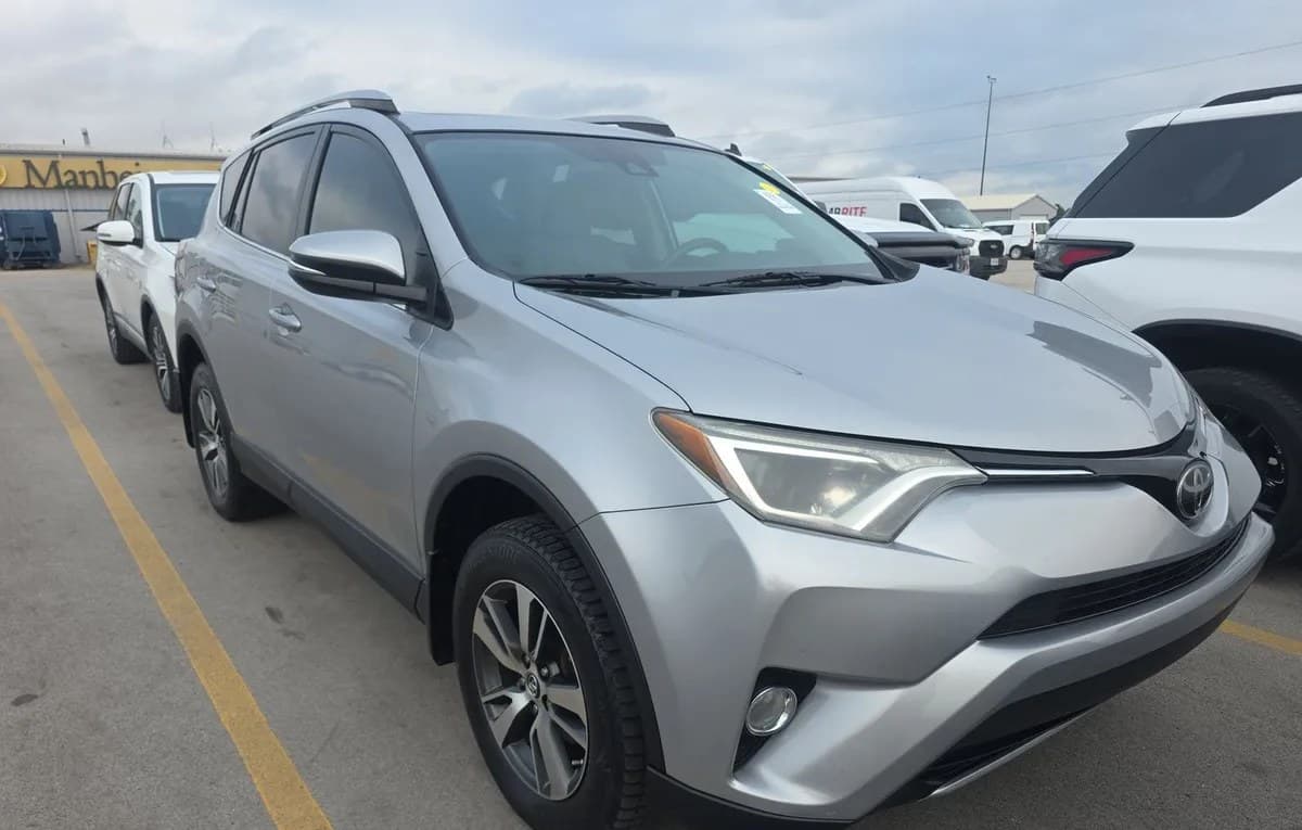 2017 TOYOTA RAV4 XLE 4