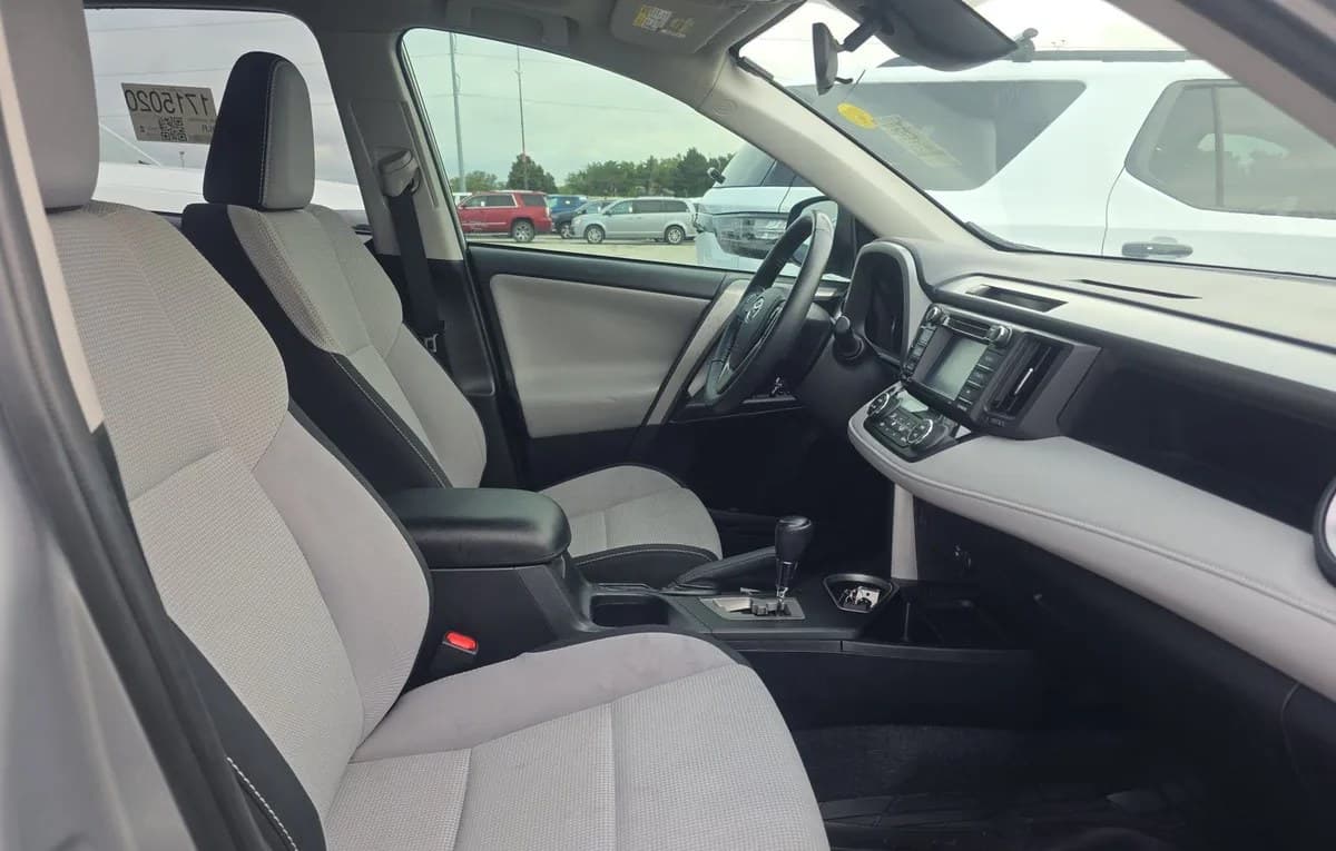 2017 TOYOTA RAV4 XLE 5