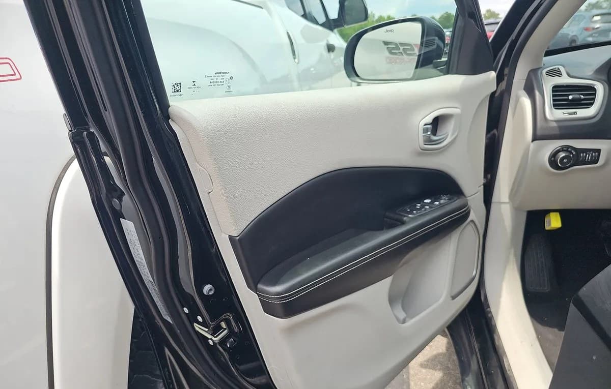2018 JEEP COMPASS LATITUDE W/SUN & WHEEL PKG 6