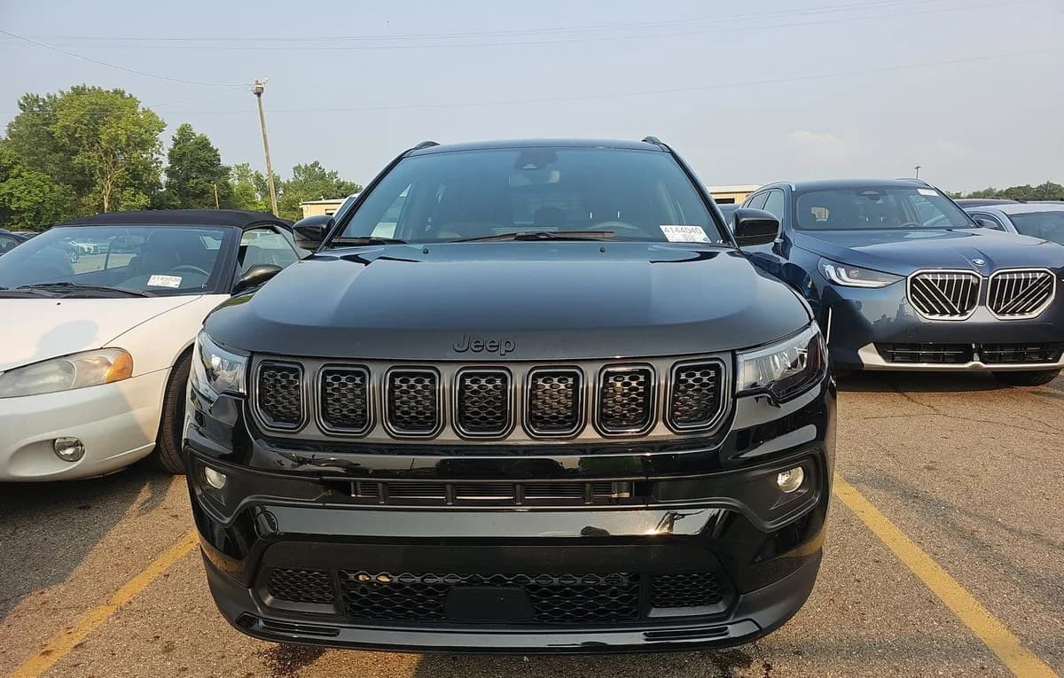 2023 JEEP COMPASS LATITUDE ALTITUDE Edition 3