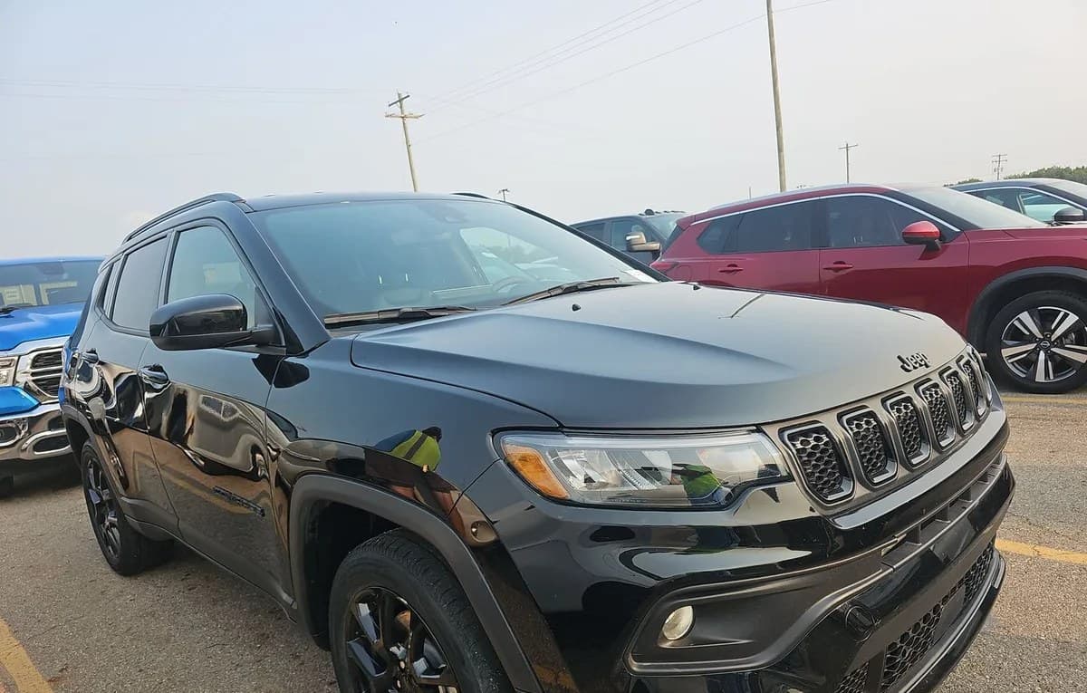 2023 JEEP COMPASS LATITUDE ALTITUDE Edition 4