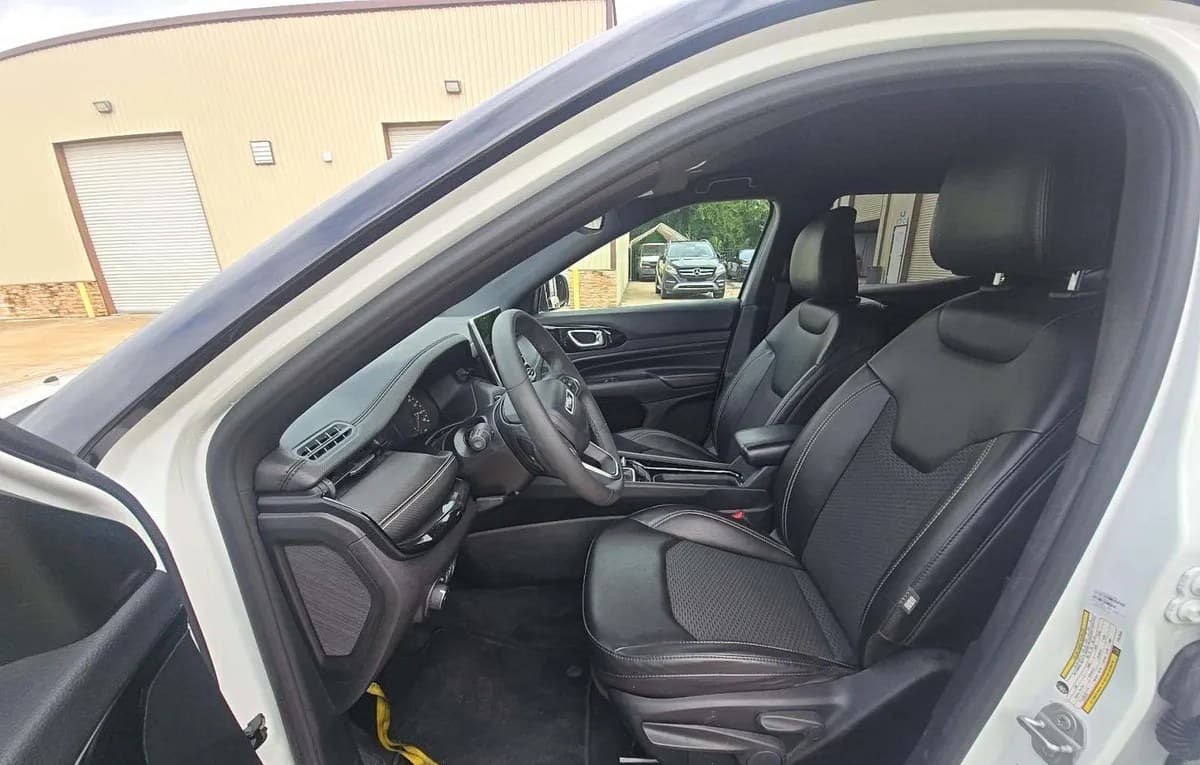 2023 JEEP COMPASS LATITUDE ALTITUDE Edition 4