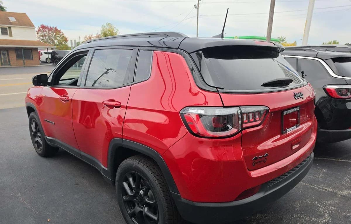 2023 JEEP COMPASS LATITUDE ALTITUDE Edition 3