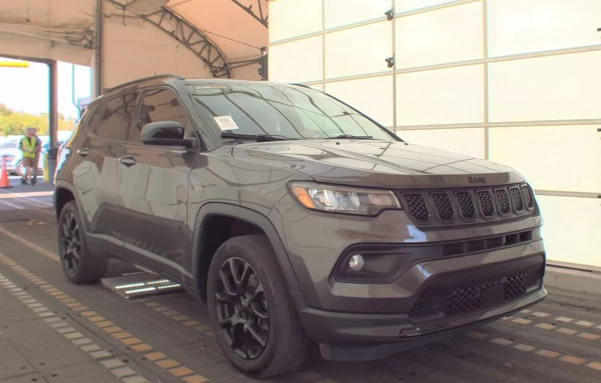 2023 JEEP COMPASS LATITUDE ALTITUDE Edition 4