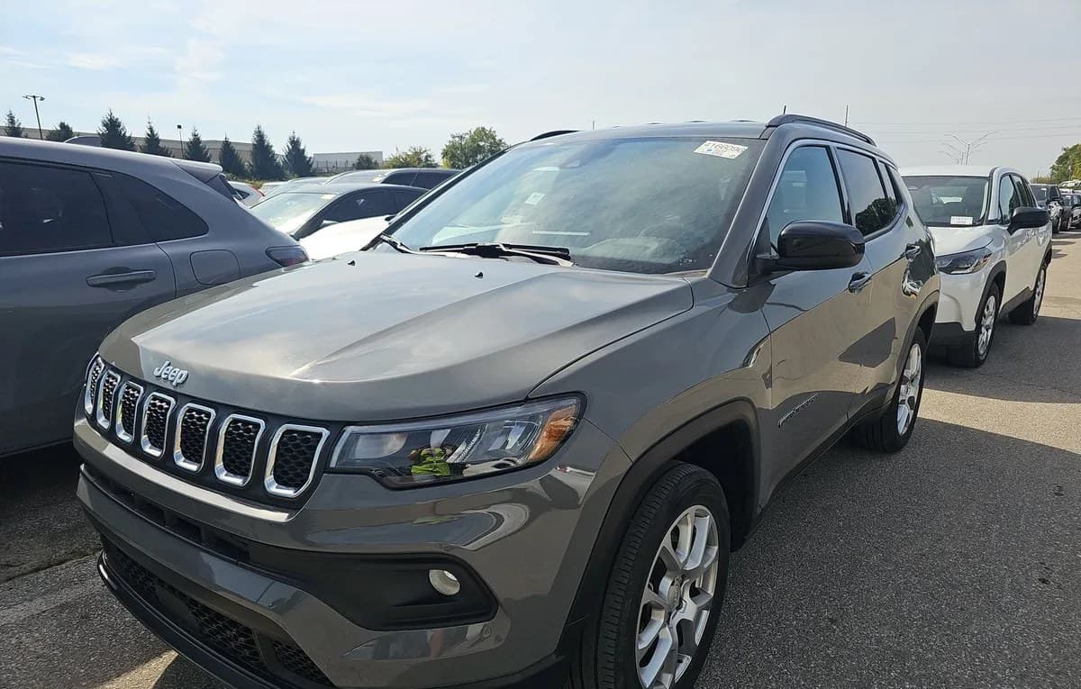 2023 JEEP COMPASS LATITUDE Lux 2