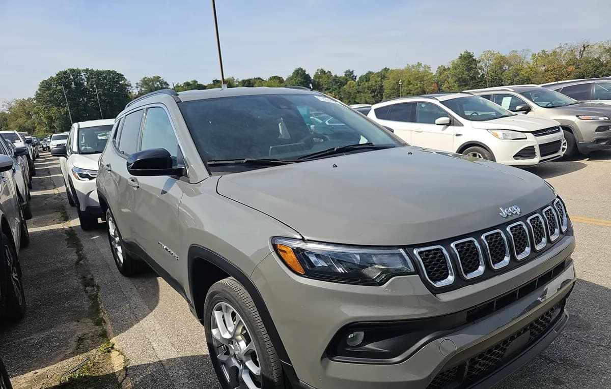 2023 JEEP COMPASS LATITUDE Lux 4
