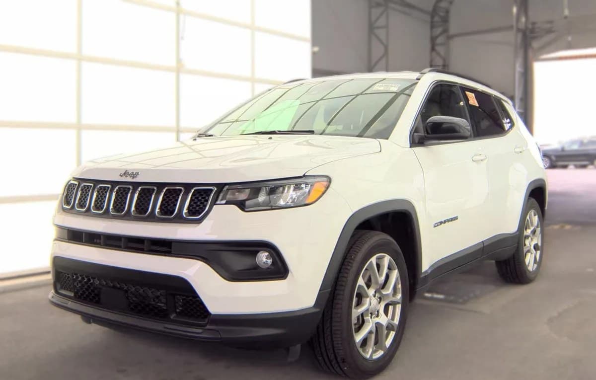 2023 JEEP COMPASS LATITUDE Lux 2