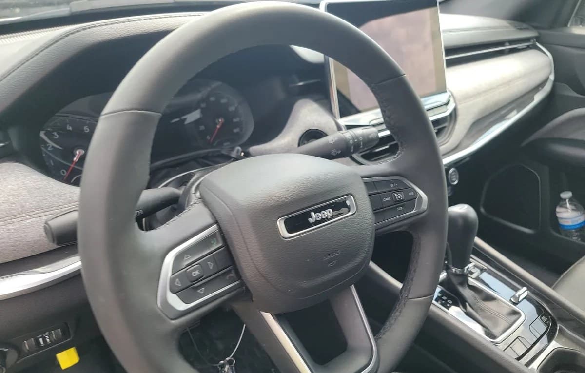 2023 JEEP COMPASS LATITUDE Lux 7