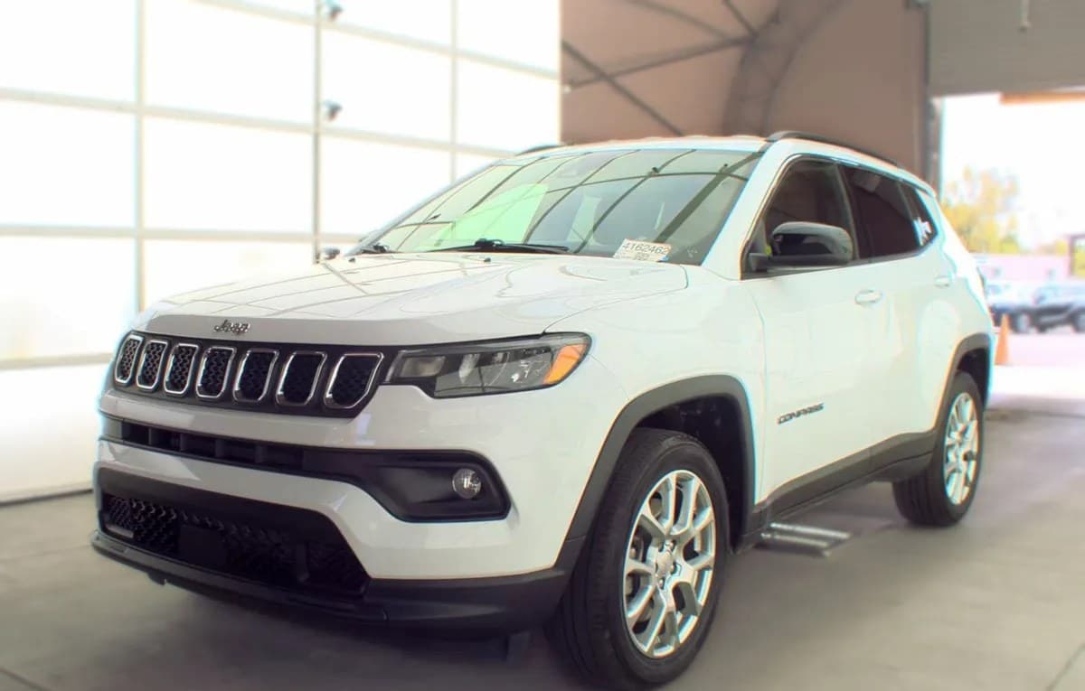 2023 JEEP COMPASS LATITUDE LUX 2