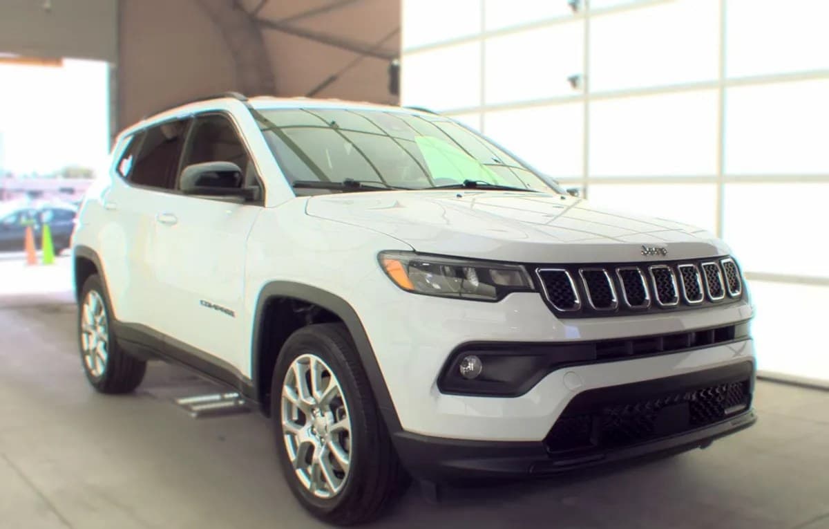 2023 JEEP COMPASS LATITUDE LUX 4