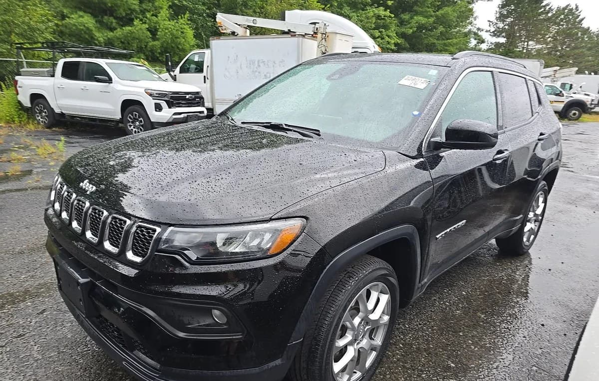 2023 JEEP COMPASS LATITUDE Lux 2