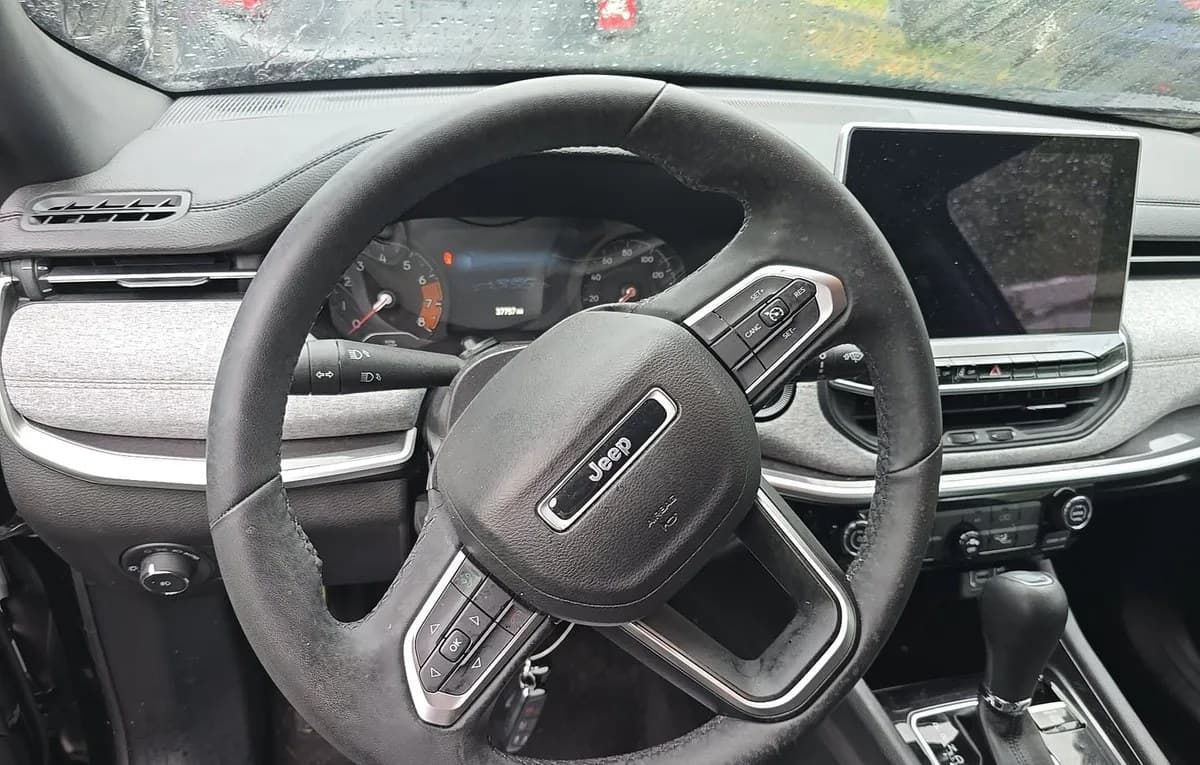 2023 JEEP COMPASS LATITUDE Lux 7