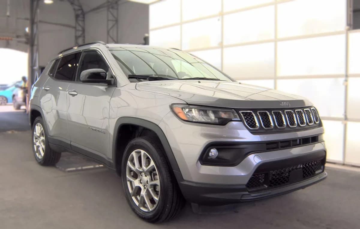 2023 JEEP COMPASS LATITUDE Lux 4