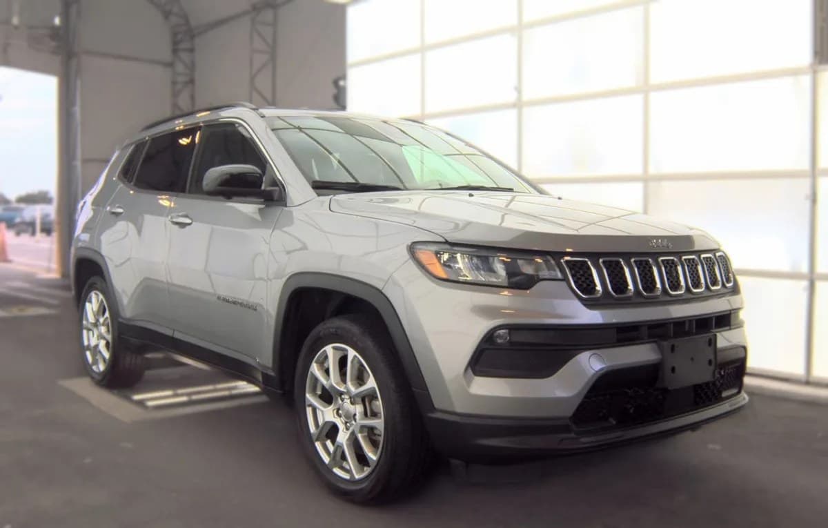 2023 JEEP COMPASS LATITUDE Lux 4