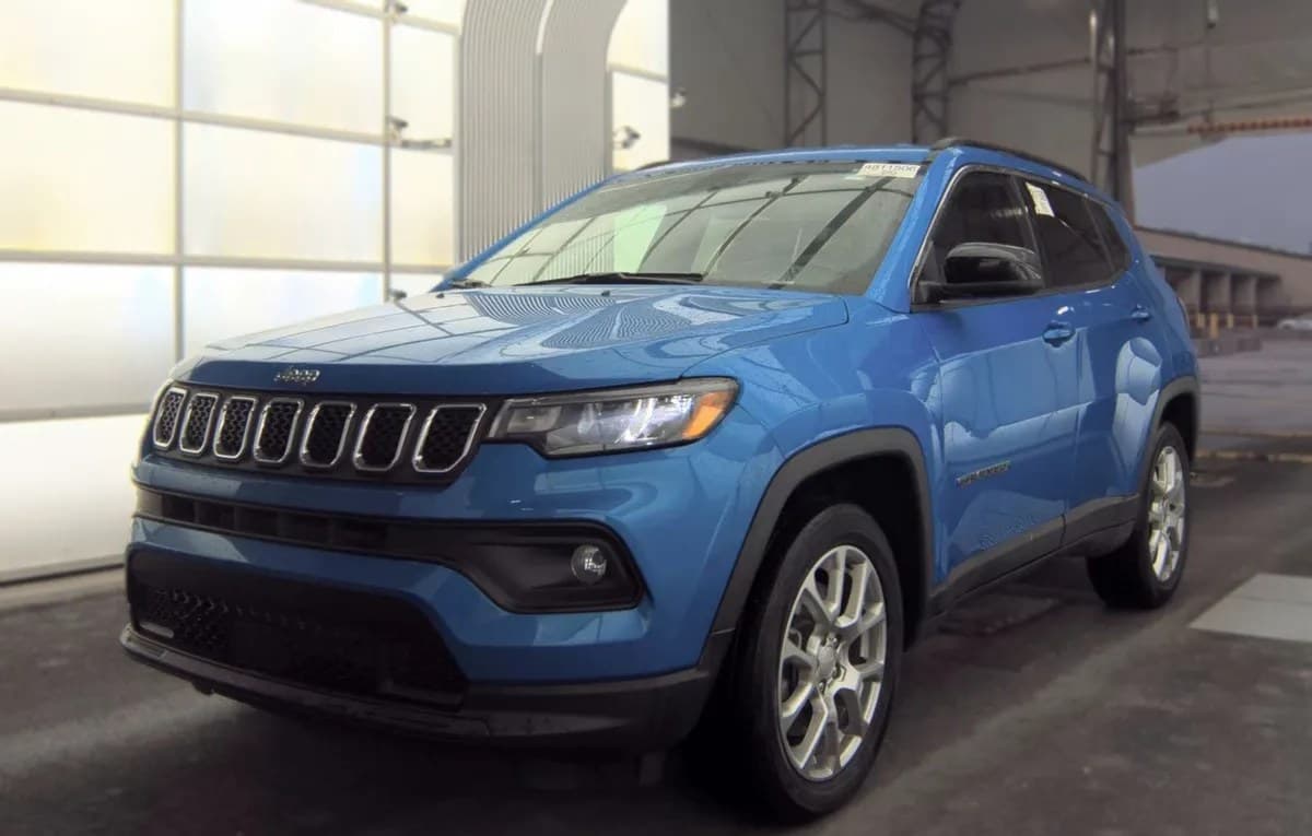 2023 JEEP COMPASS LATITUDE Lux 2