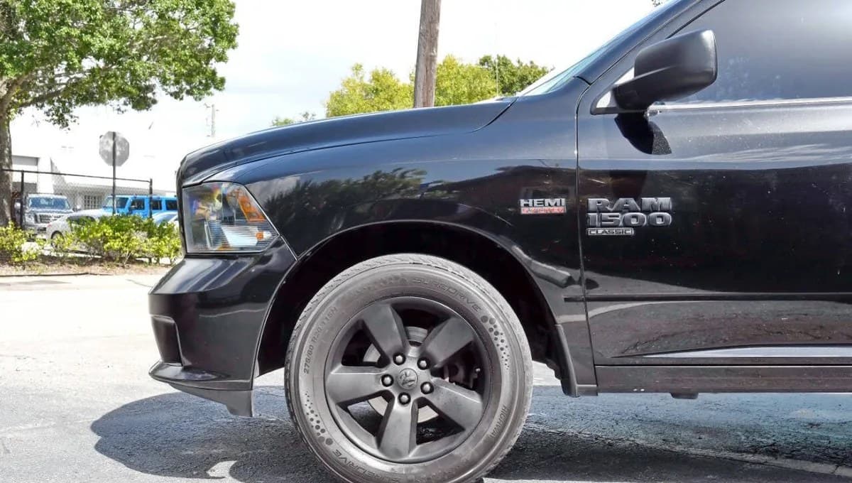 2019 RAM 1500 CLASSIC EXPRESS REGULAR CAB MEDIUM BED 5