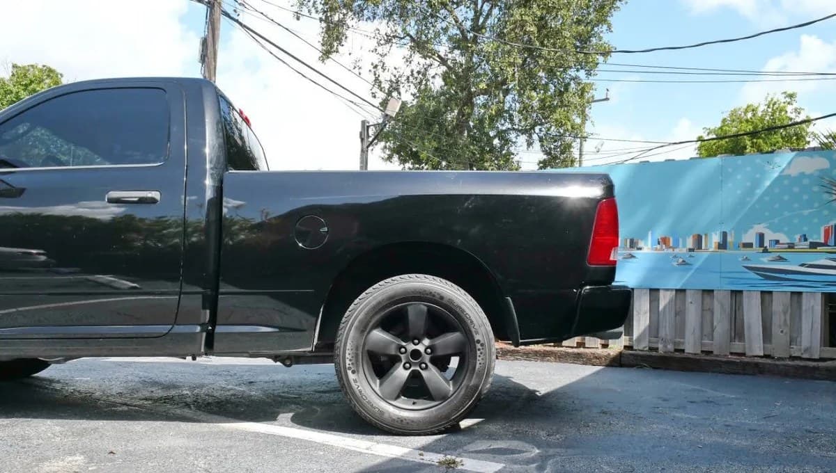 2019 RAM 1500 CLASSIC EXPRESS REGULAR CAB MEDIUM BED 6