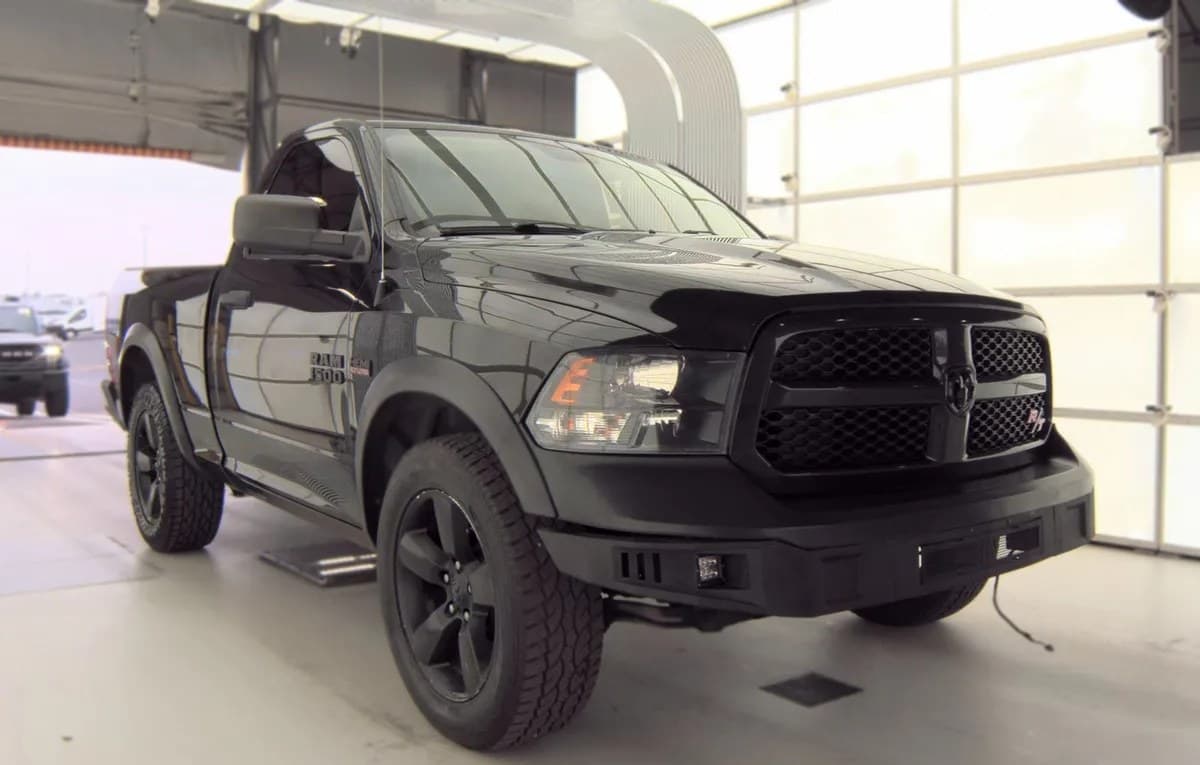 2017 RAM 1500 EXPRESS REGULAR CAB MEDIUM BED 4
