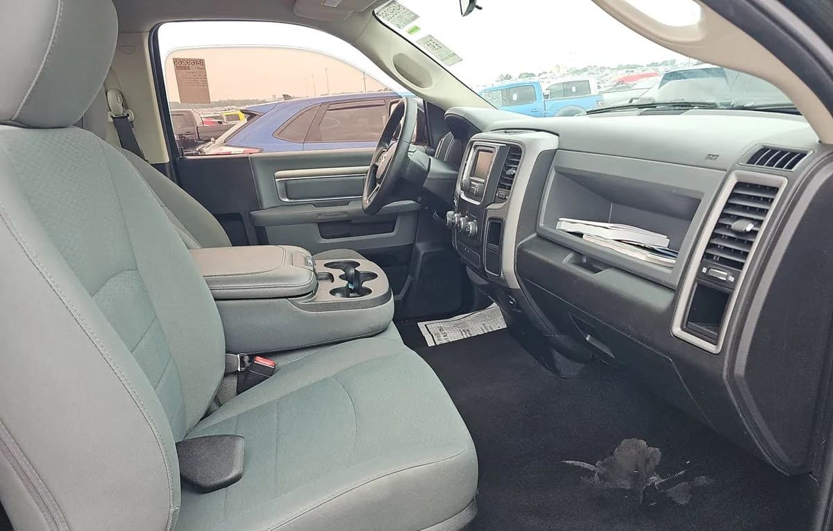2017 RAM 1500 EXPRESS REGULAR CAB MEDIUM BED 5