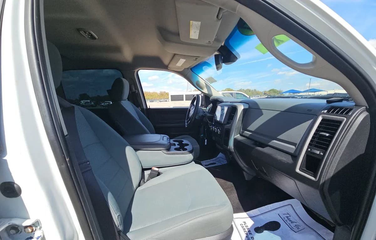 2017 RAM 1500 EXPRESS CREW CAB SHORT BED 5