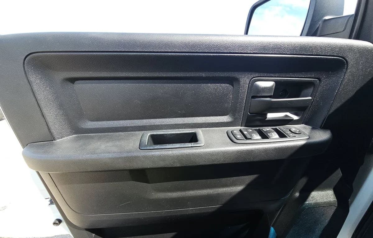 2017 RAM 1500 EXPRESS CREW CAB SHORT BED 6