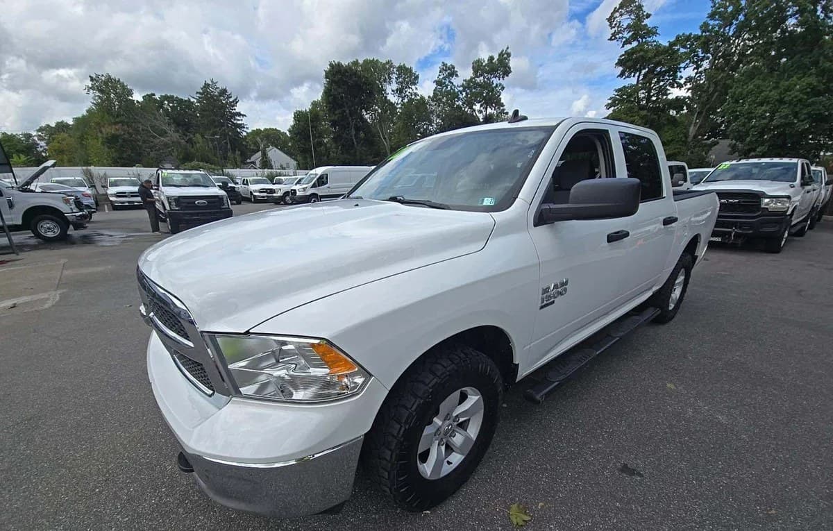 2022 RAM 1500 CLASSIC SLT CREW CAB SHORT BED 2