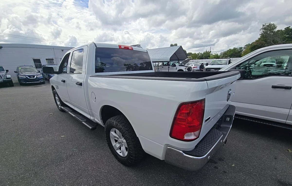 2022 RAM 1500 CLASSIC SLT CREW CAB SHORT BED 3