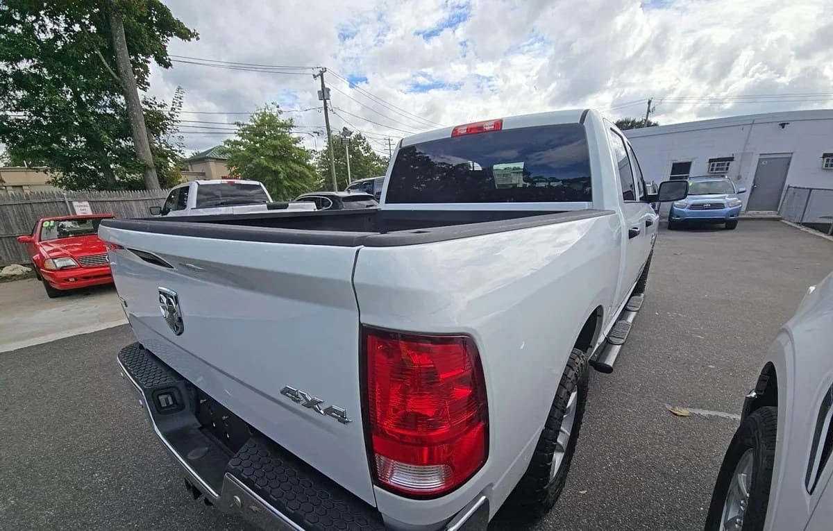 2022 RAM 1500 CLASSIC SLT CREW CAB SHORT BED 4