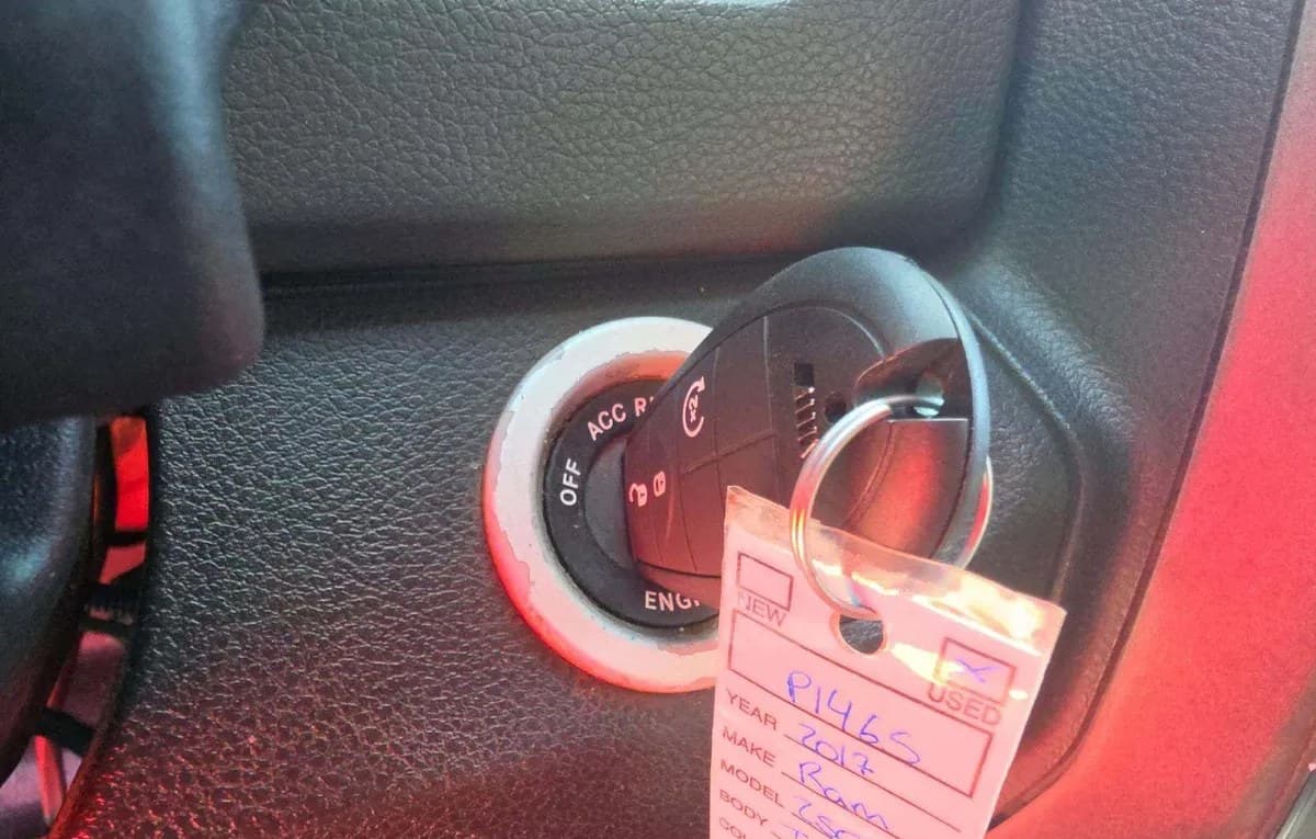 2017 RAM 2500 TRADESMAN CREW CAB MEDIUM BED 5