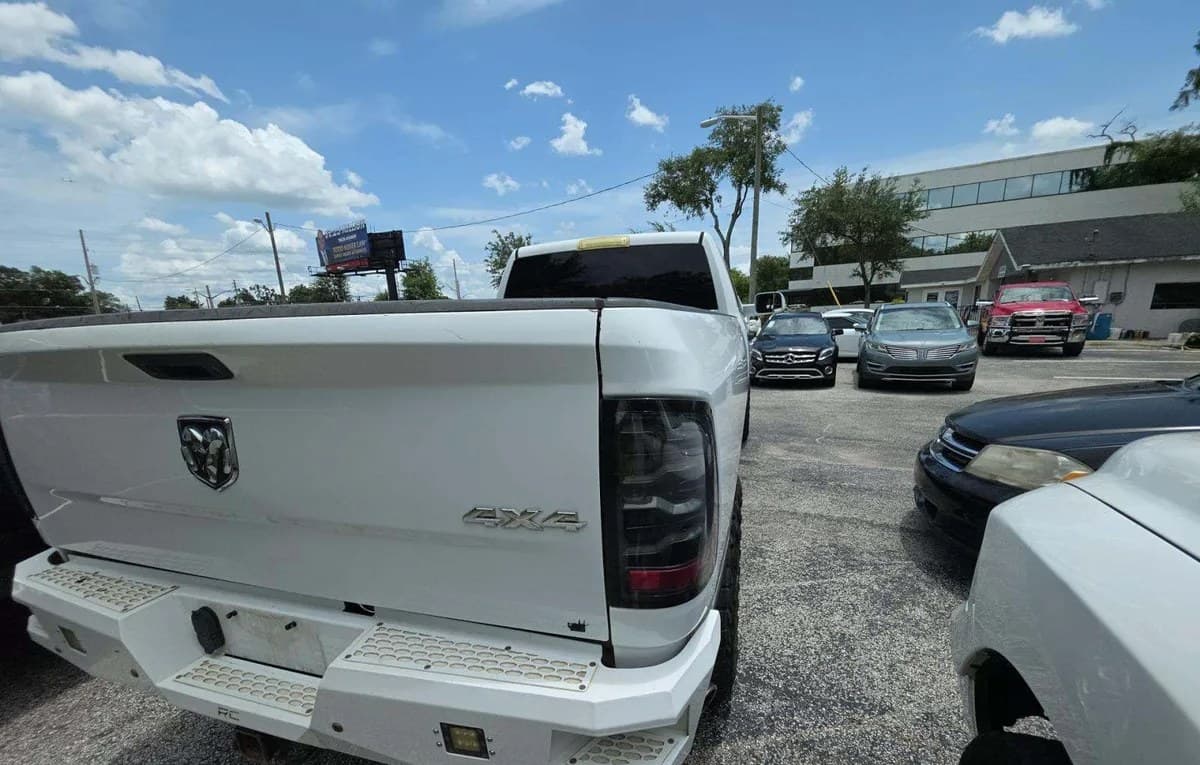 2017 RAM 2500 TRADESMAN CREW CAB LONG BED 4