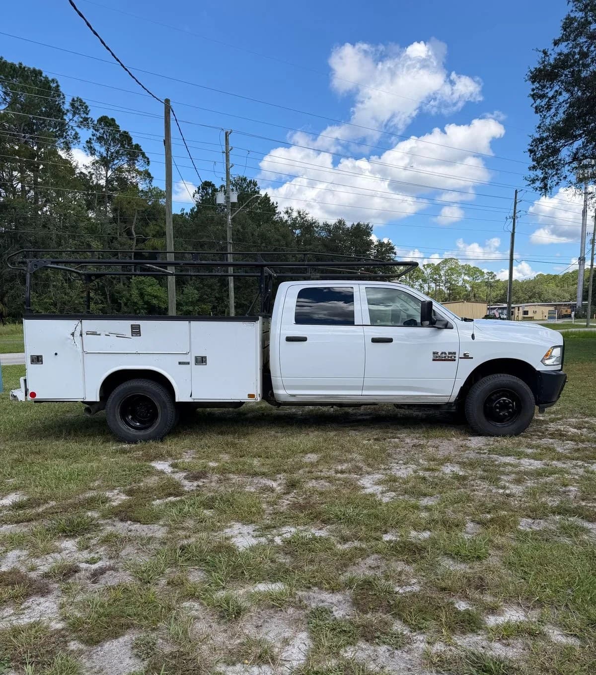 2017 RAM 3500 CAB CHASSIS TRADESMAN CREW CAB DRW 3