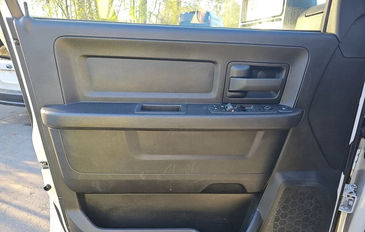 2023 RAM 3500 CAB CHASSIS TRADESMAN CREW CAB DRW 6