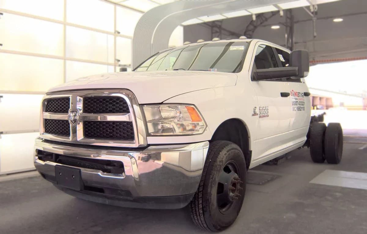 2018 RAM 3500 CAB CHASSIS SLT CREW CAB DRW 2