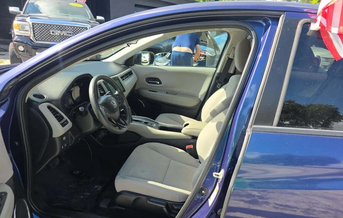 2017 HONDA HR-V EX 4