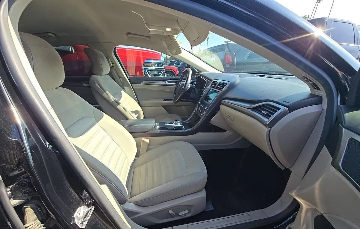 2017 FORD FUSION SE 4