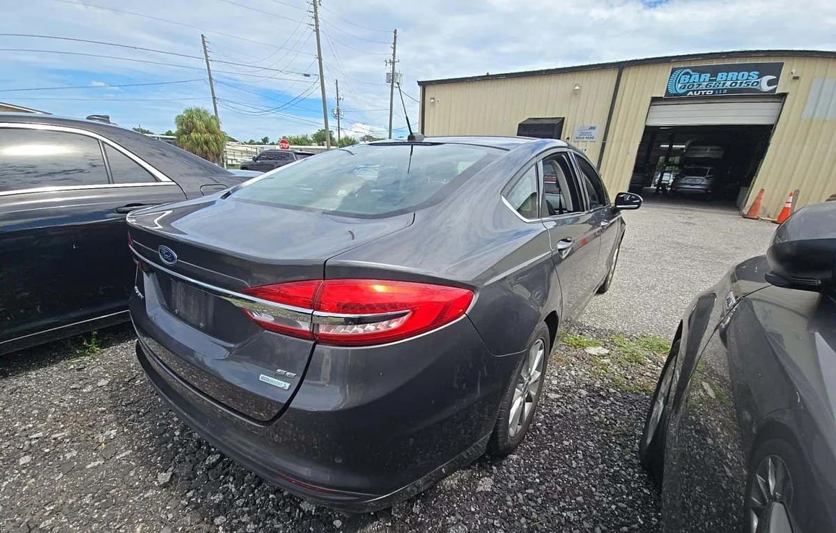 2017 FORD FUSION SE 4